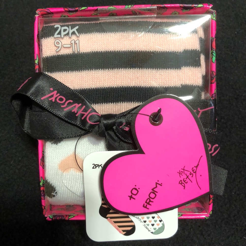 🆕 Betsey Johnson Boxed Crew Socks - Picture 4 of 6